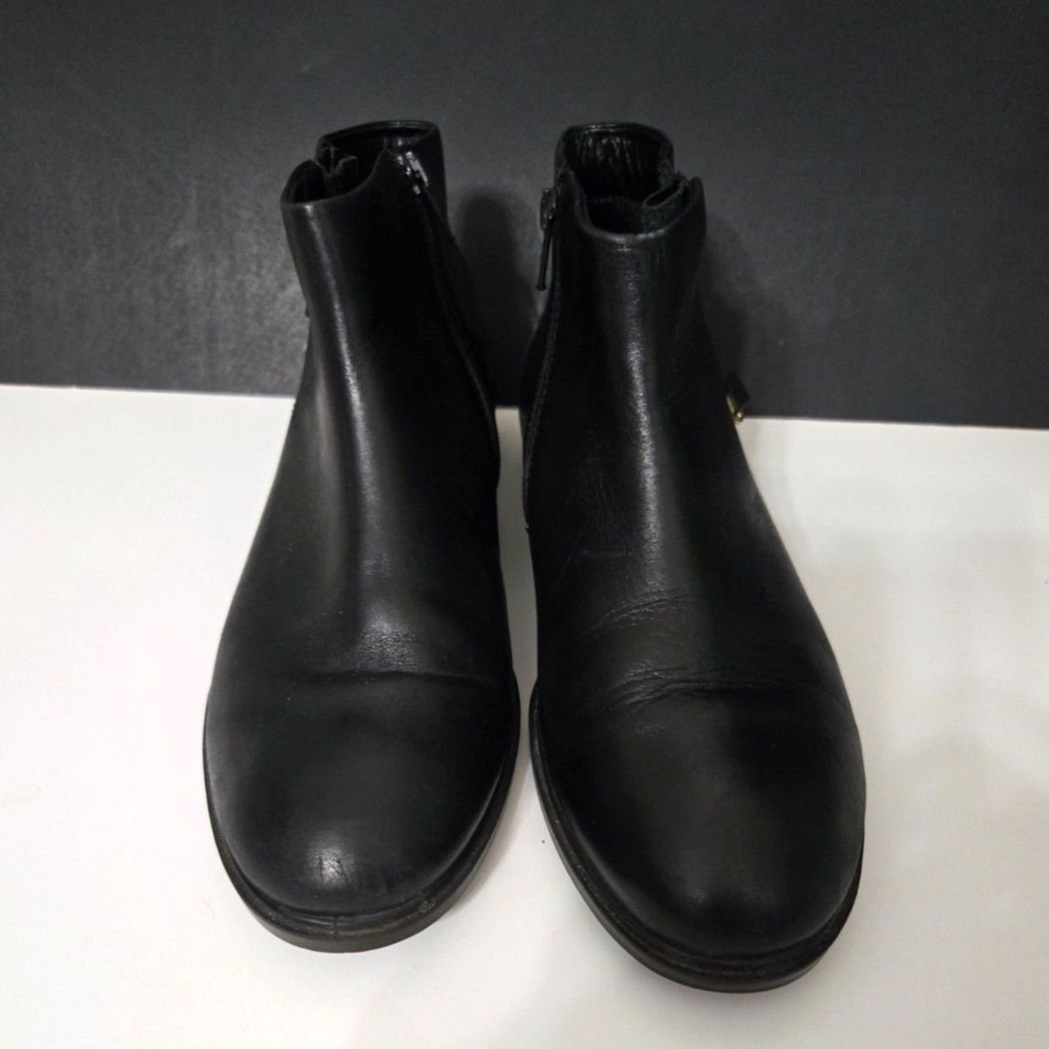 Ecco Women's Leather Booties Euro Size 40 or US 9/9.5 in Like New Condition