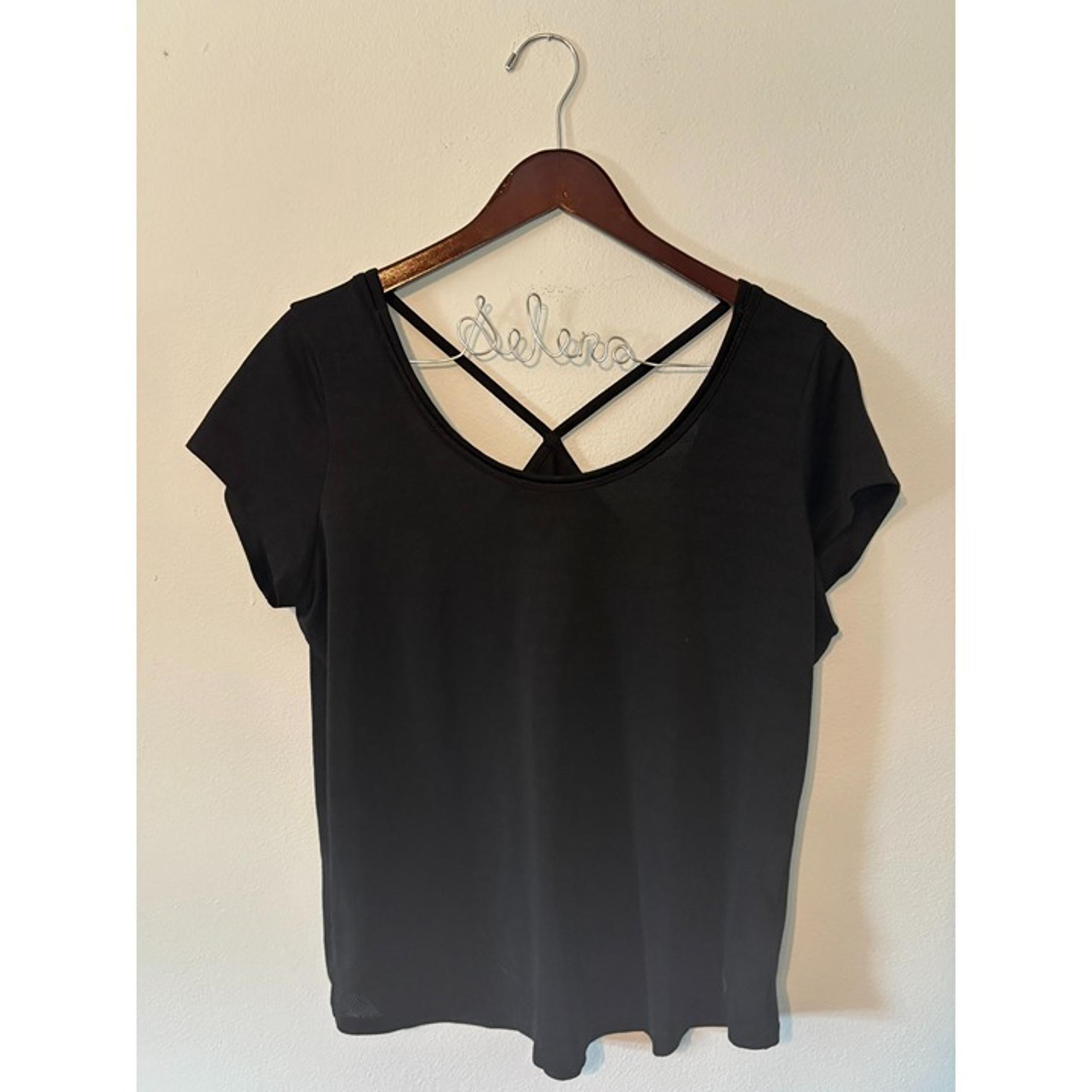 Mountain Hardware Size XL Black Shirt