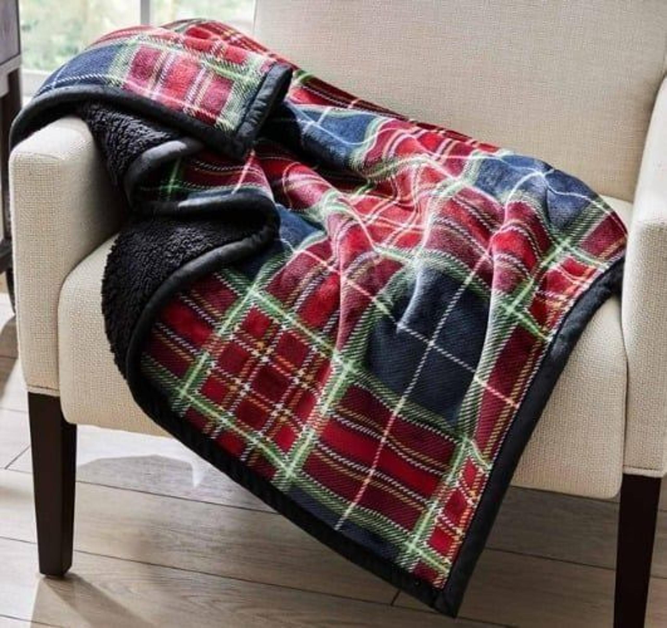 Better Homes & Gardens Printed Reverse Faux Throw, Black Holiday Plaid