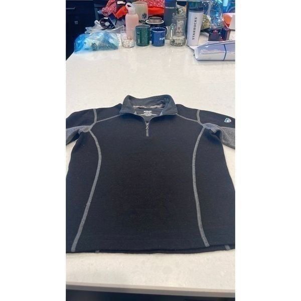 Kuhl youth 1/4 zip, small 7-8 excellent shape, great quality, neutral color.