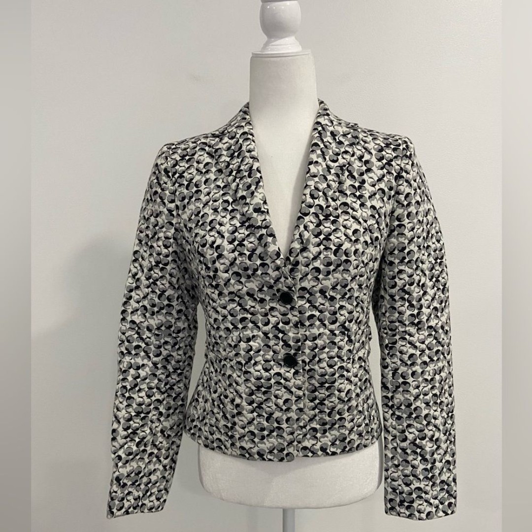Akris Punto Black and White Abstract Print Blazer. Size 6