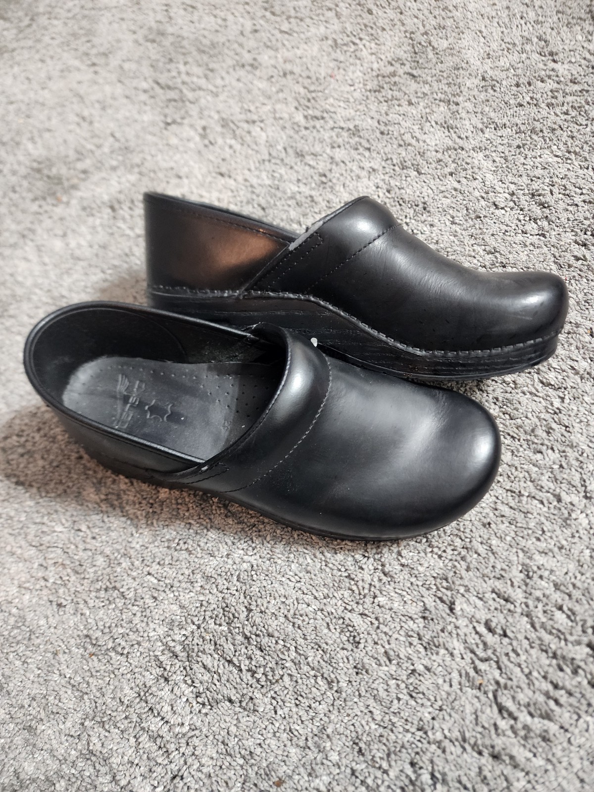 Unisex Dansko clog shoes