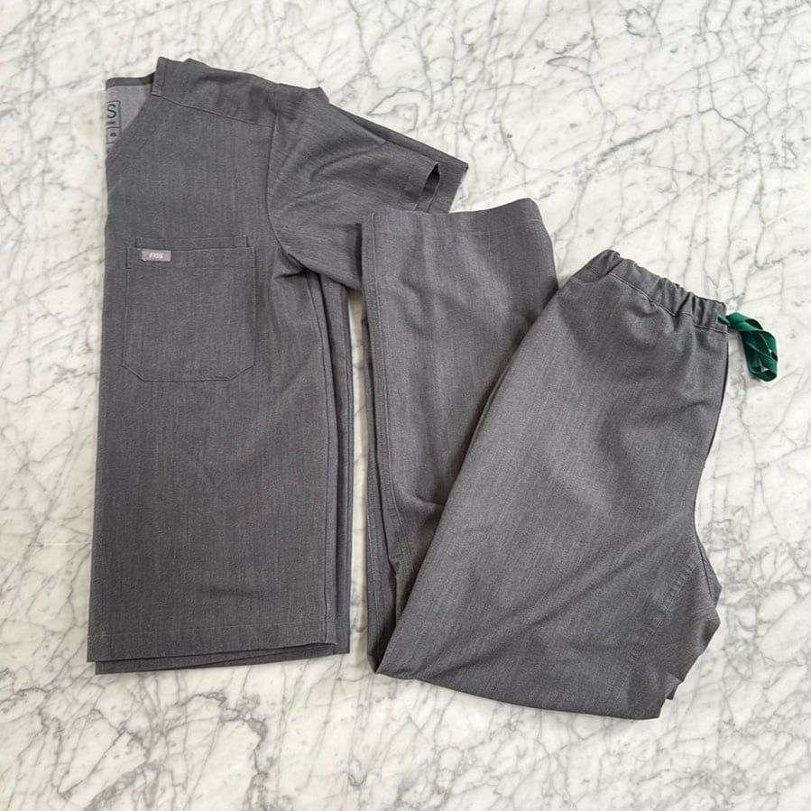 FIGS Graphite Gray Set Pisco Scrub Pant Small and Chisec Scrub Top XS