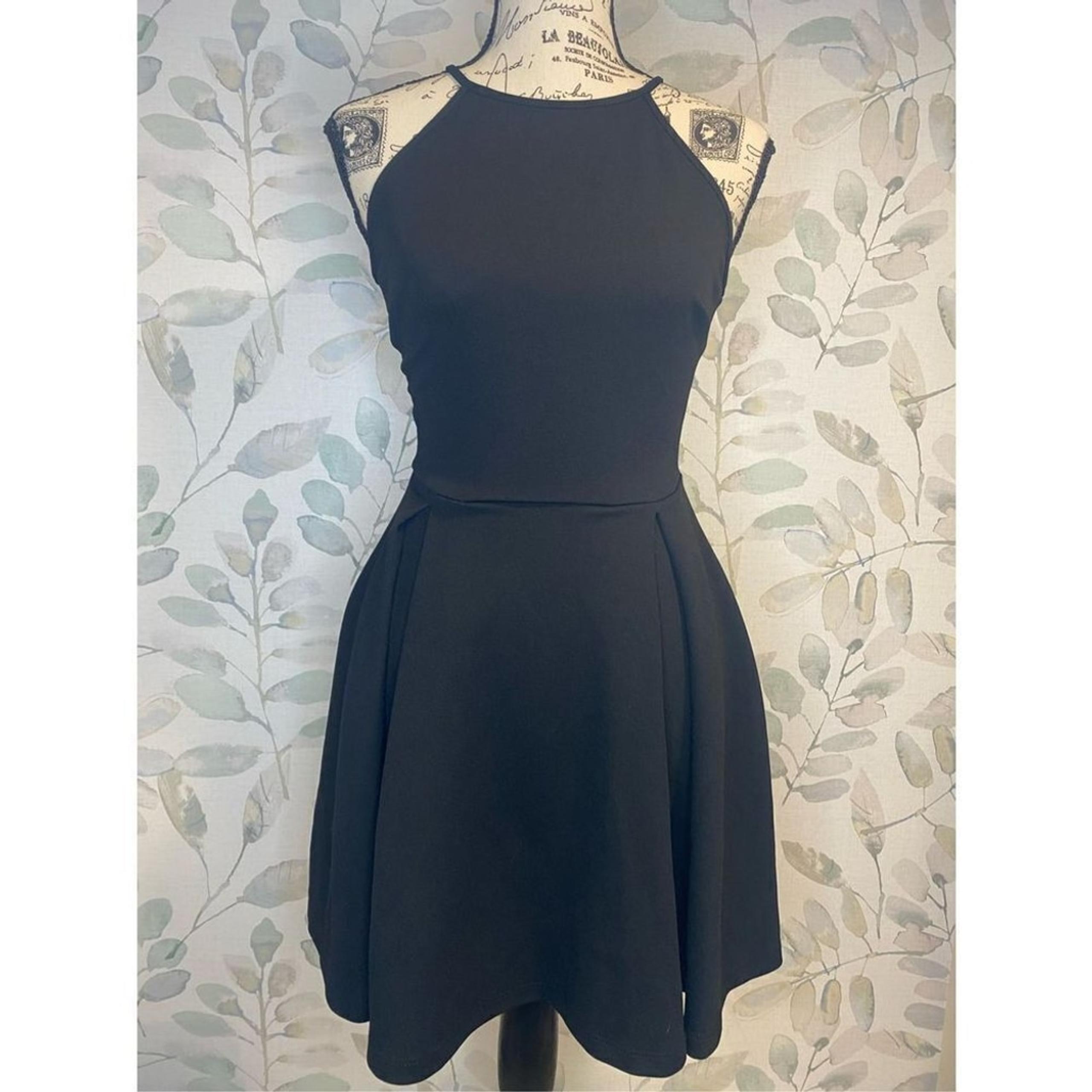 WINDSOR Women’s Black Lace-Back Fit n’ Flare Halter Dress. Size S.