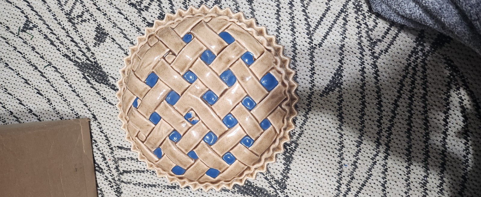 vintage blueberry pie cover, ceramic pie plate pan w/ printed recipe