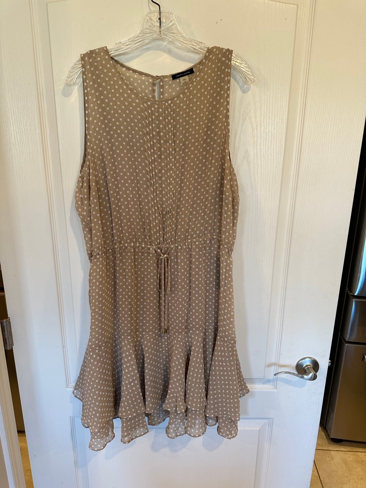 Tommy Hilfiger Women’s beige Bayview Dot-Print Chiffon sleeveless Dress sz 16