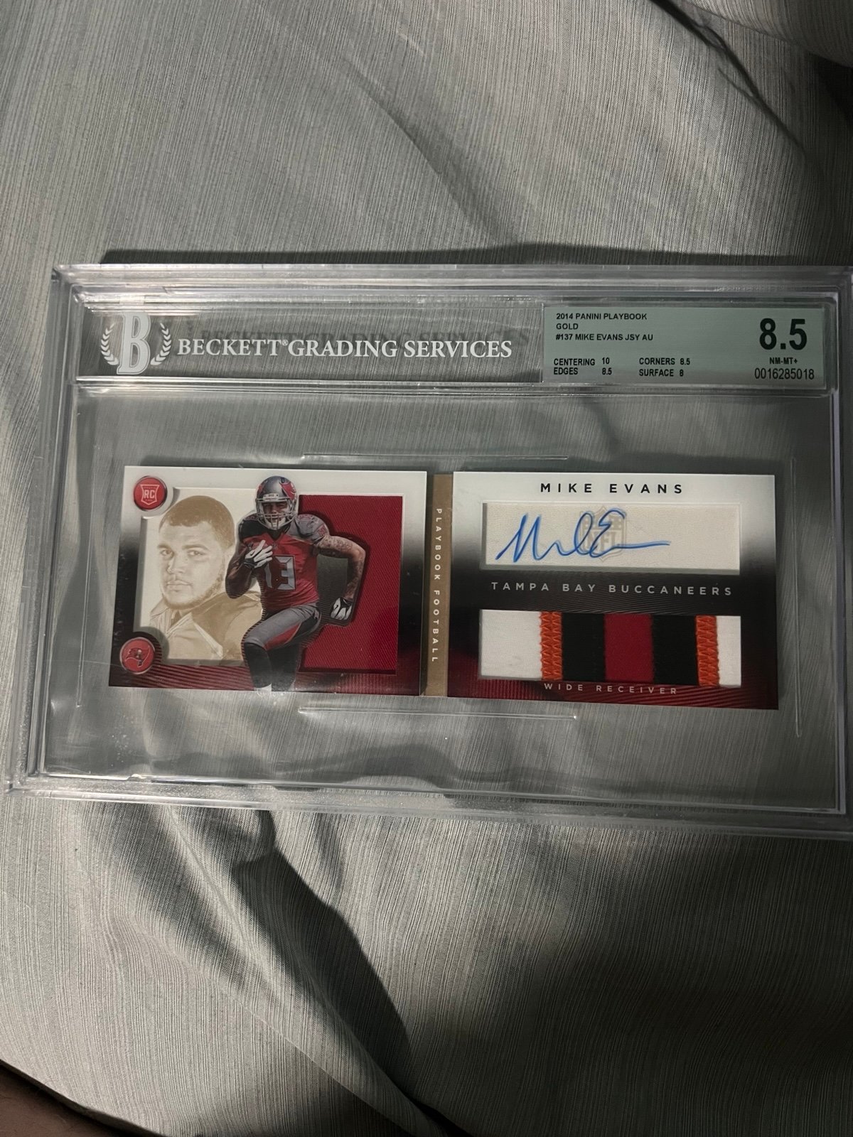 2014 Playbook Mike Evans Gold RPA Booklet /99 BGS 8.5