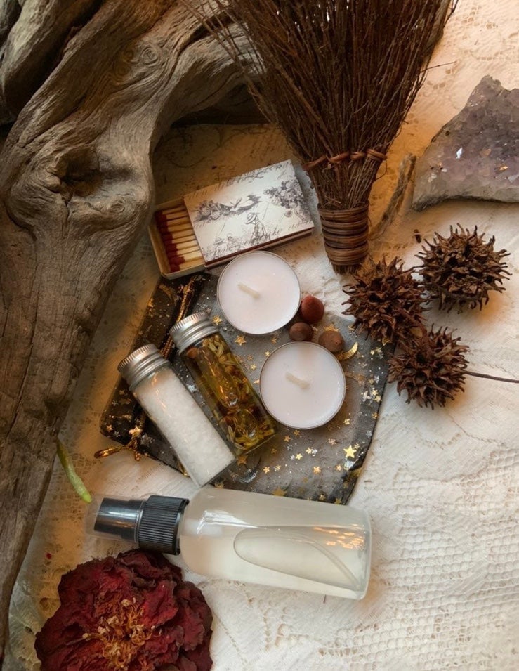 Witch’s “Altar in a Basket” Travel Altar Kit ✨