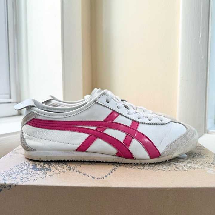 Onitsuka Tiger Mexico 66 ASICS Sneaker Shoes in White Pink