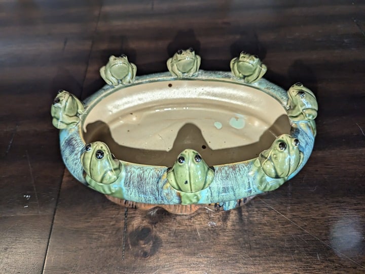 Vintage Majolica 8 Frog Planter