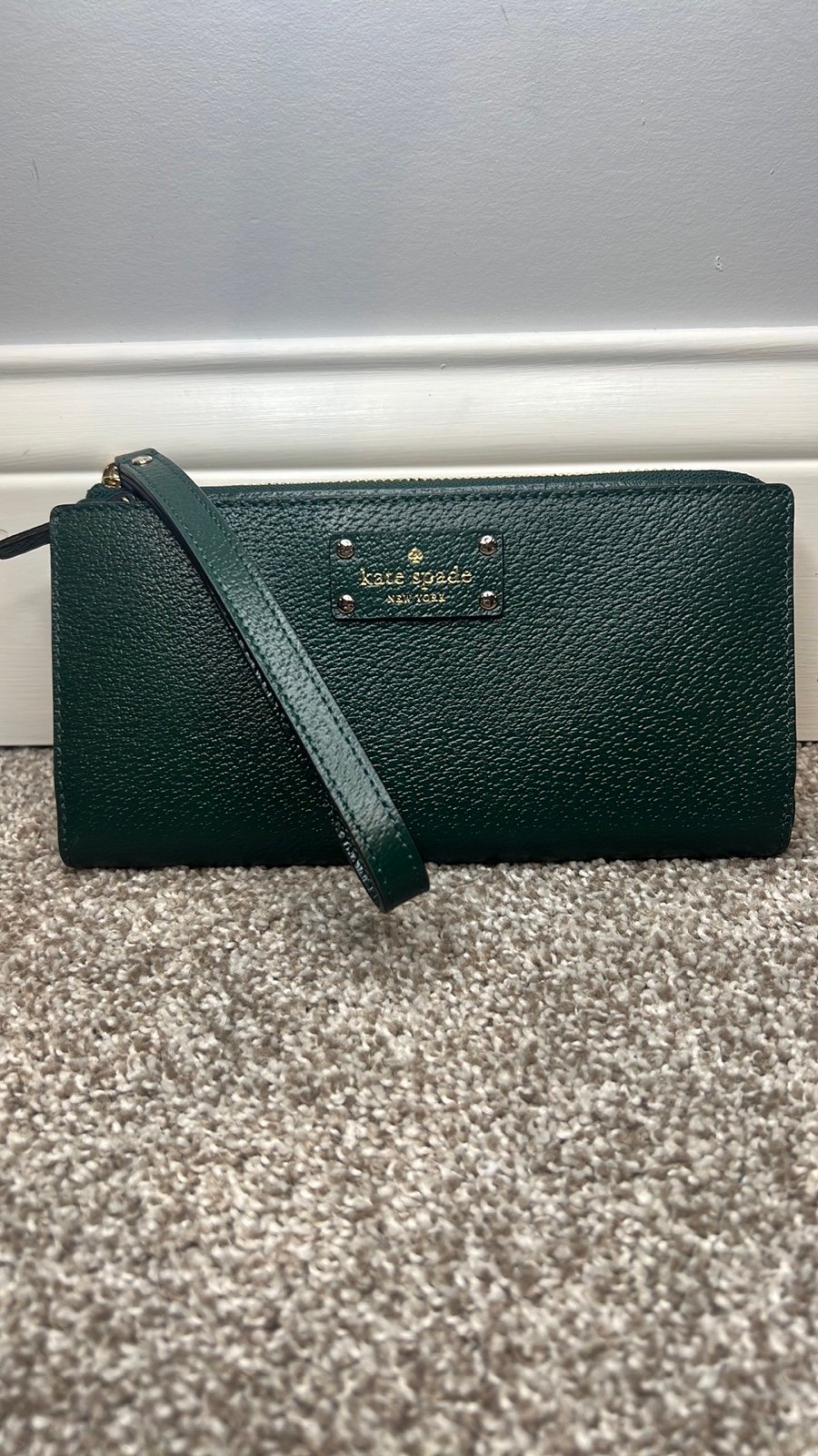 NWOT Kate Spade Tech Friendly Towing Wristlet