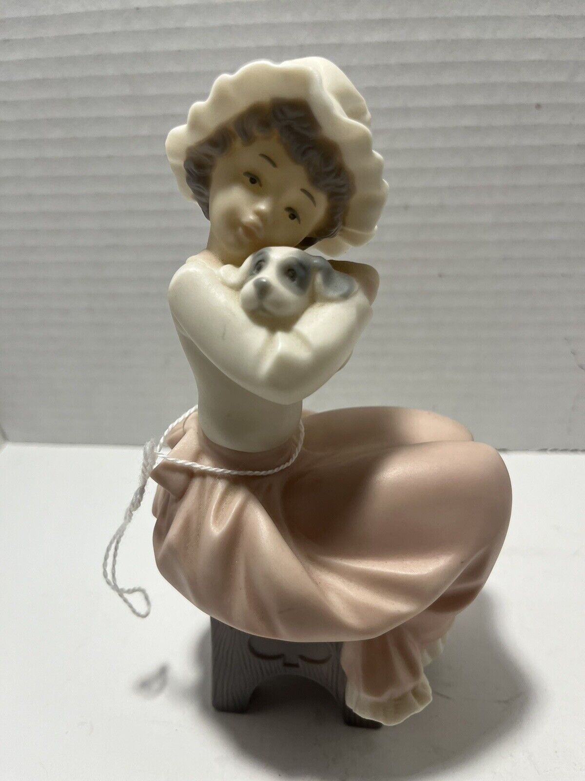 Girl Puppy Dog DAISA Dress Hat Stool Figurine Golden Memories Spain Matte 1991