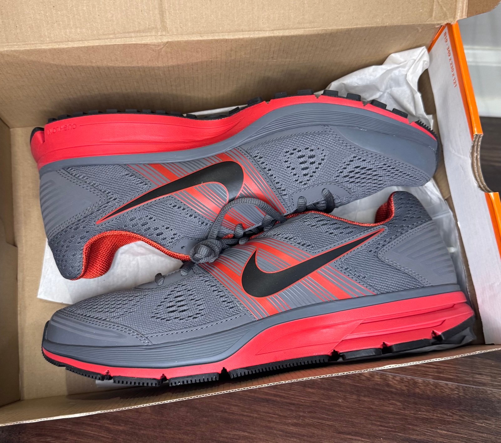 NWOT Nike Men's Pegasus 20 Gray/Red Running Shoes size 11.5