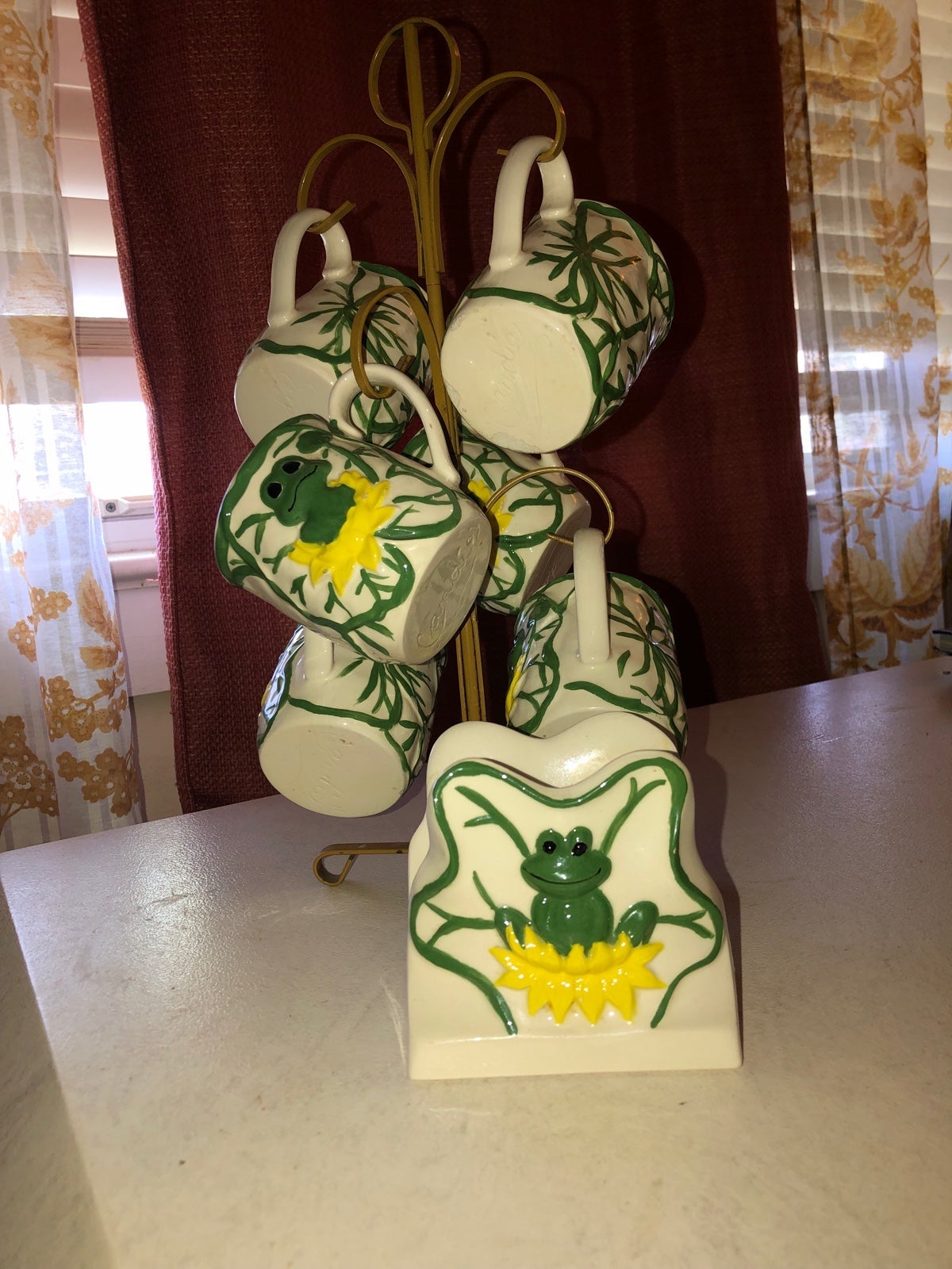 Neil The Frog 1974 Coffee Cups with Stand