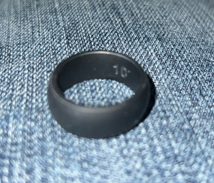 Men’s wedding ring size 10