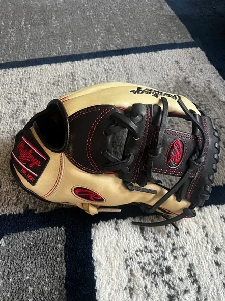 New Right Hand Throw 11.5 Heart of the Hide Baseball Glove