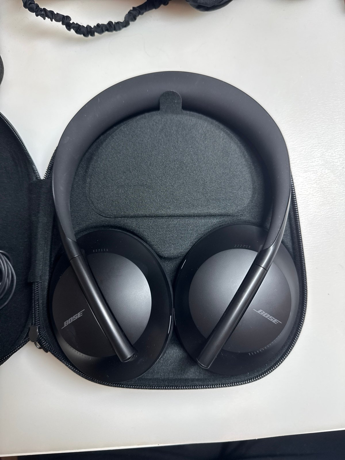 Bose Noise Cancelling headphones 700 in black