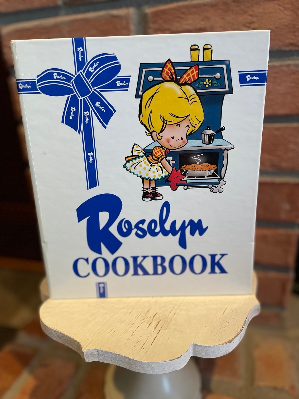 Vintage Roselyn cookbook