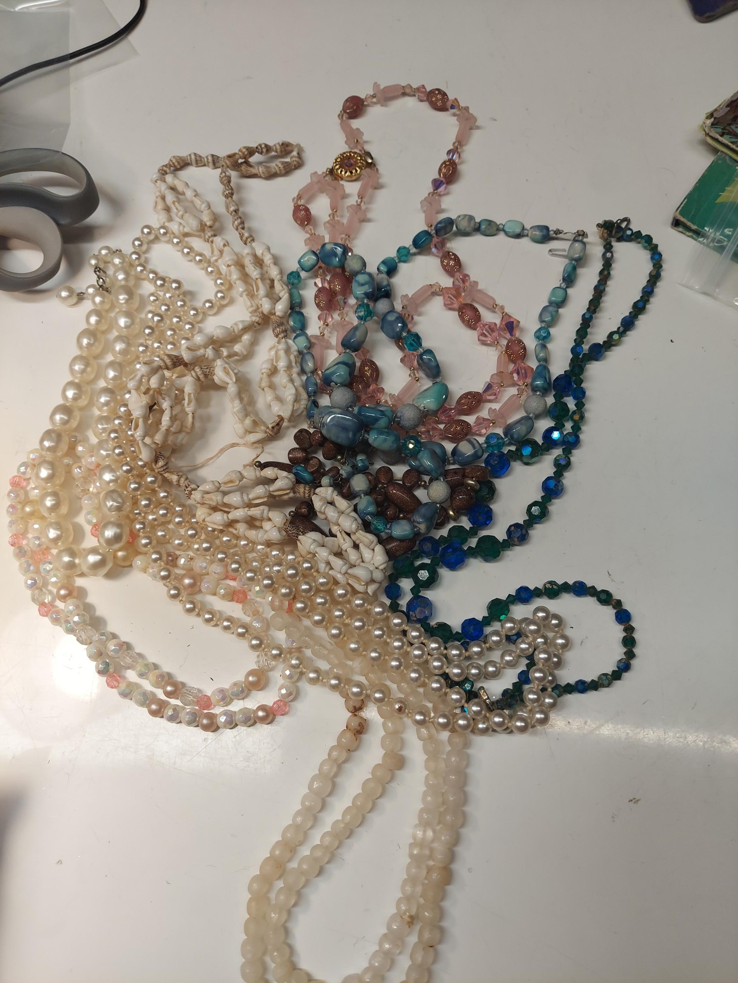 Lot vintage beaded necklaces