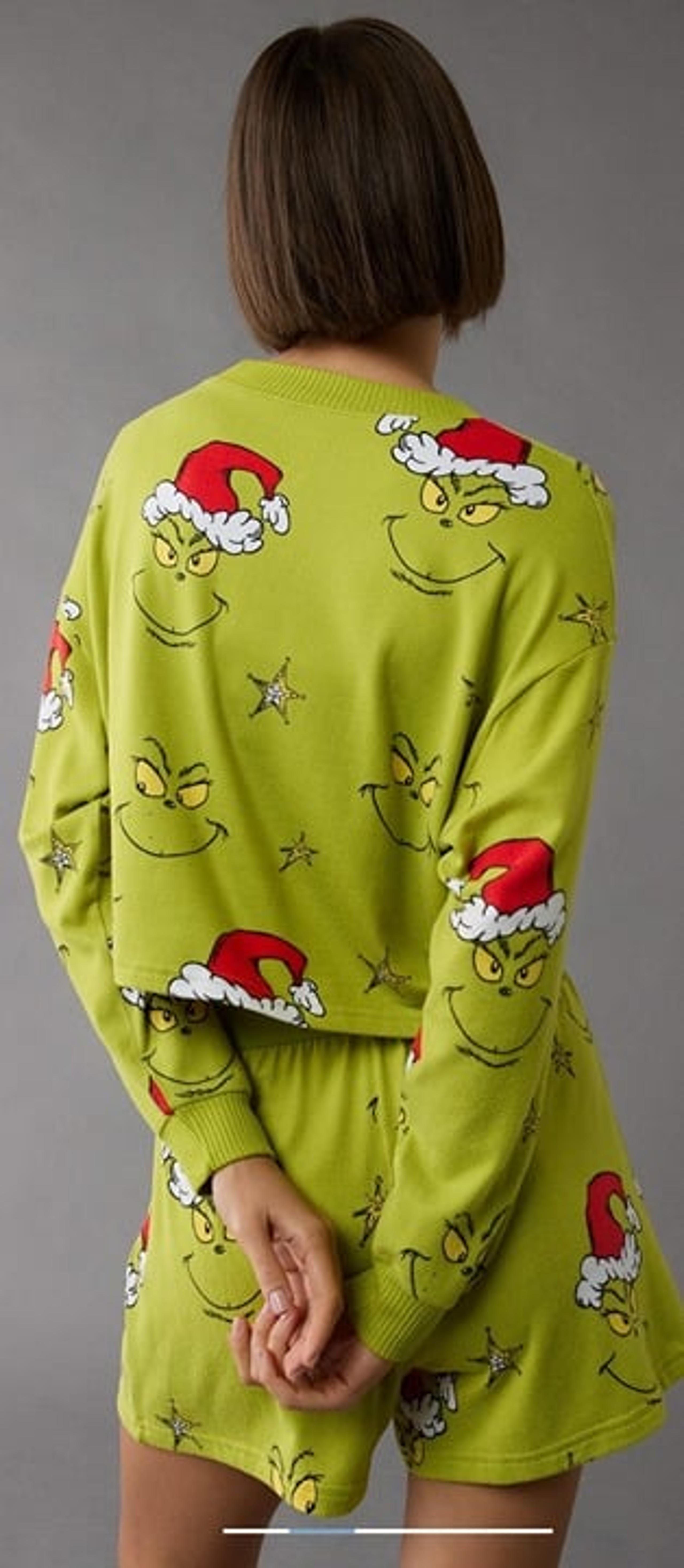 Size M AE American Eagle Grinch Women Plush PJ Set - BRAND NEW