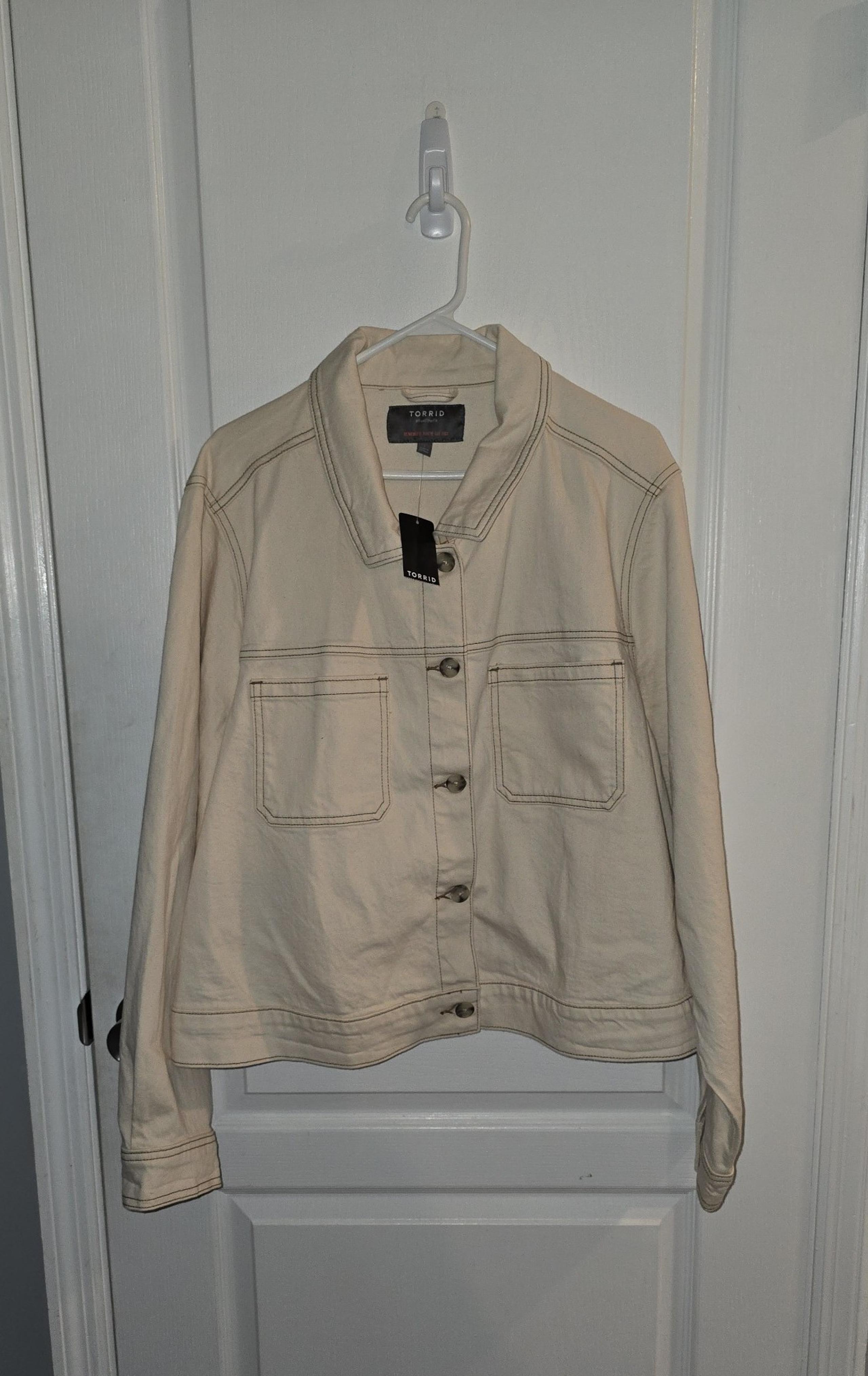 Torrid Women's 5X Denim Patch Pocket Crop Jean Jacket New w/ Tags!