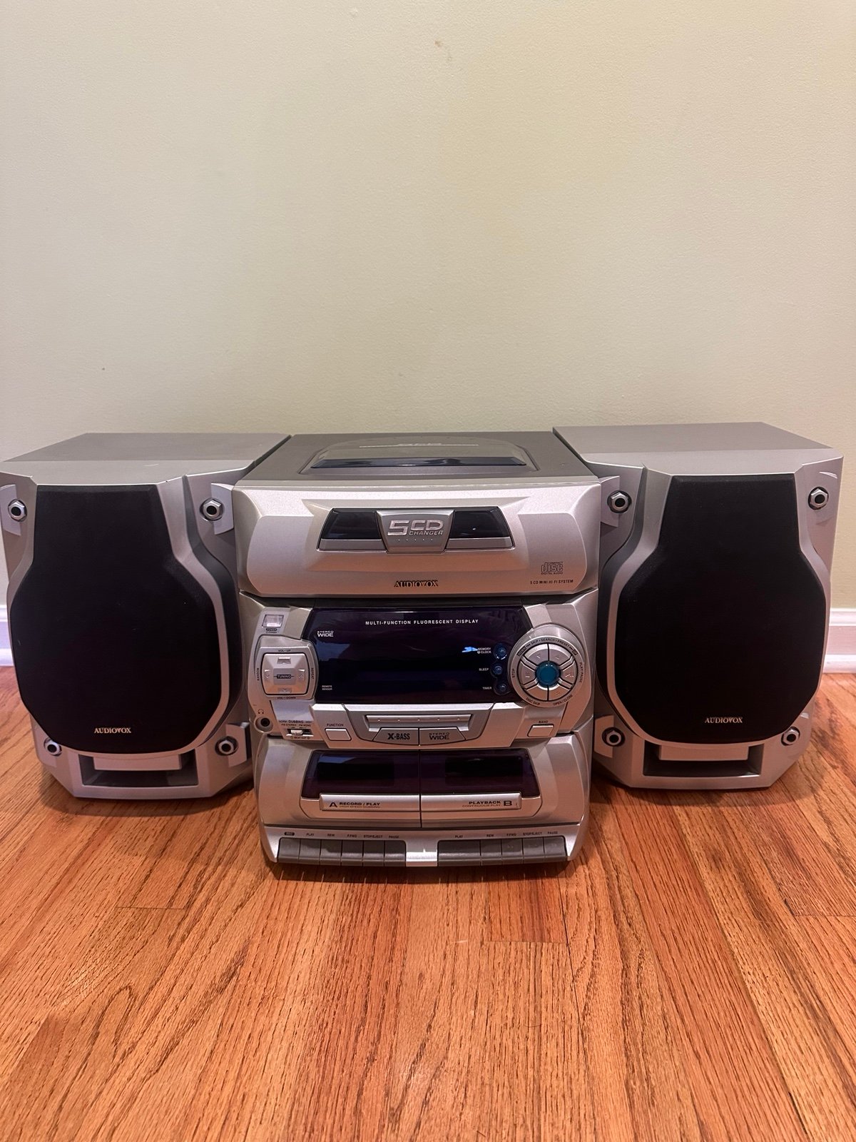 Audiovox 5 CD Home Stereo System Model No. CD2773, (2) Impedence Speakers