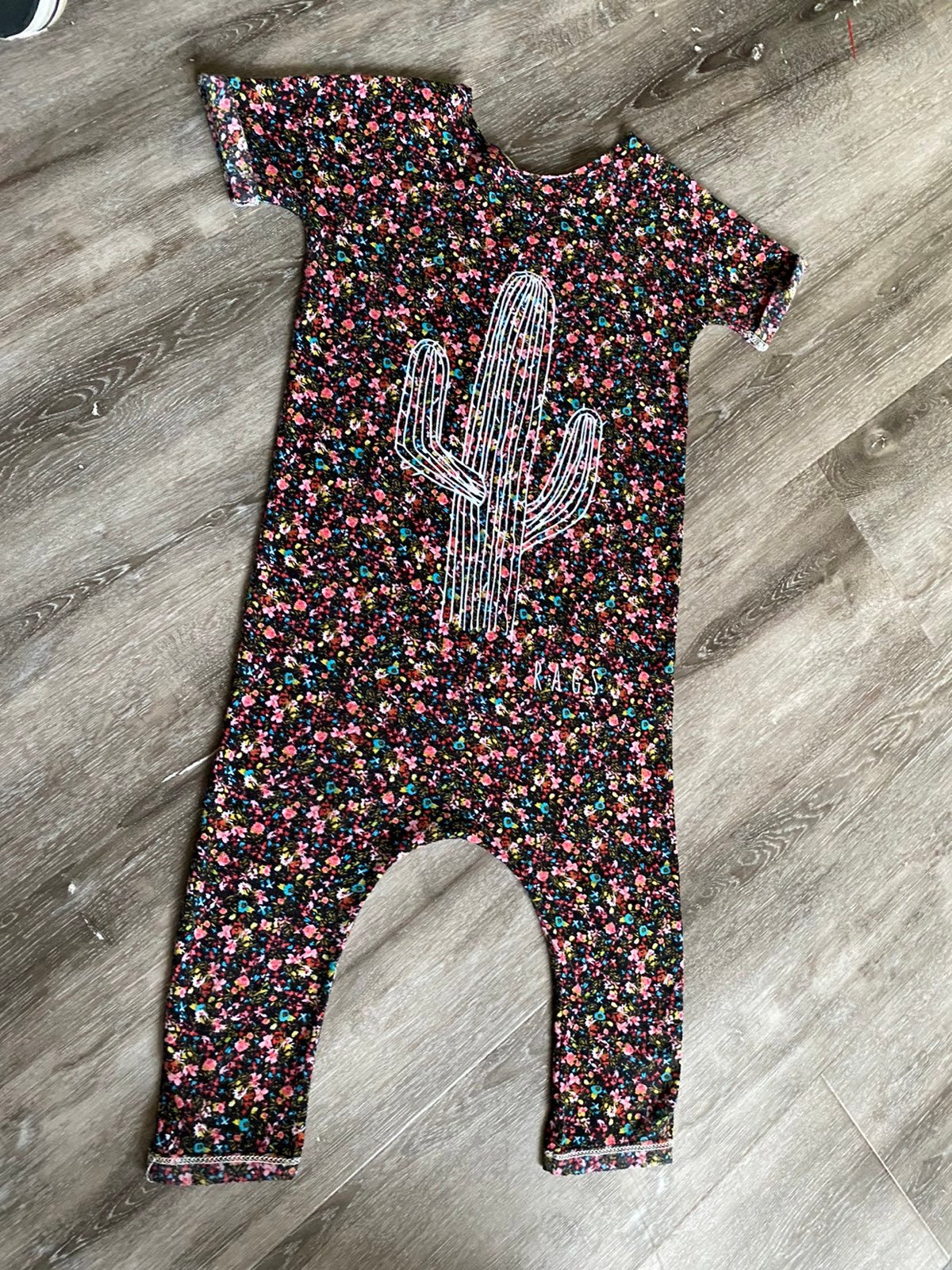 3/4 htf raw neck rags to raches romper