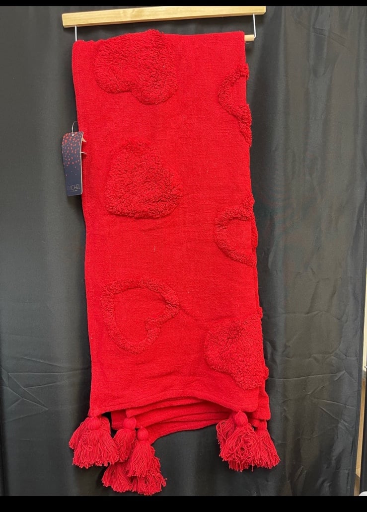 NWT Rachel Roy Red Tufted Heart Patrern Throw Blanket w/Tassels