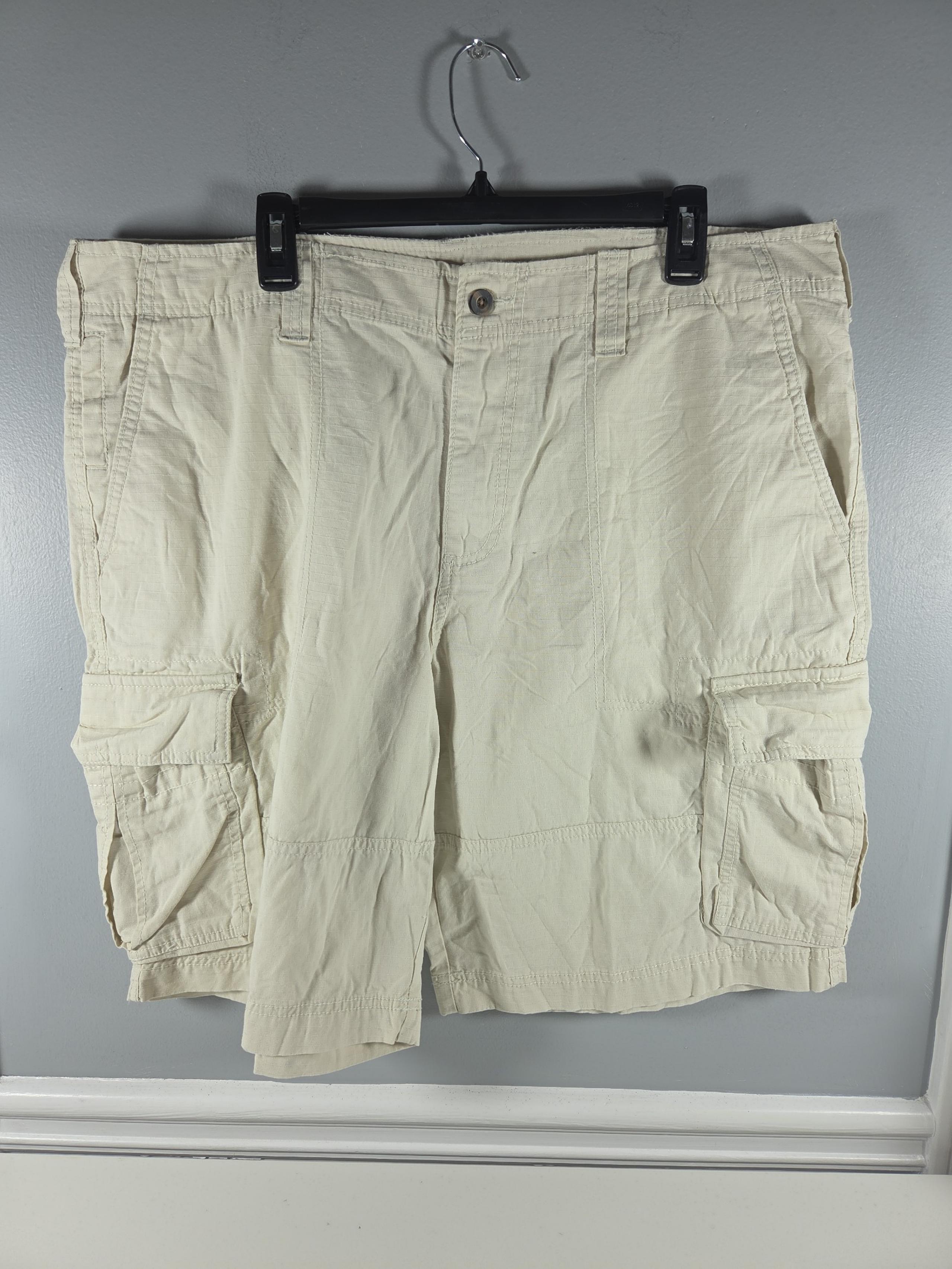 Mossimo Supply Co Men's Cargo Shorts Stone 40 NEW!