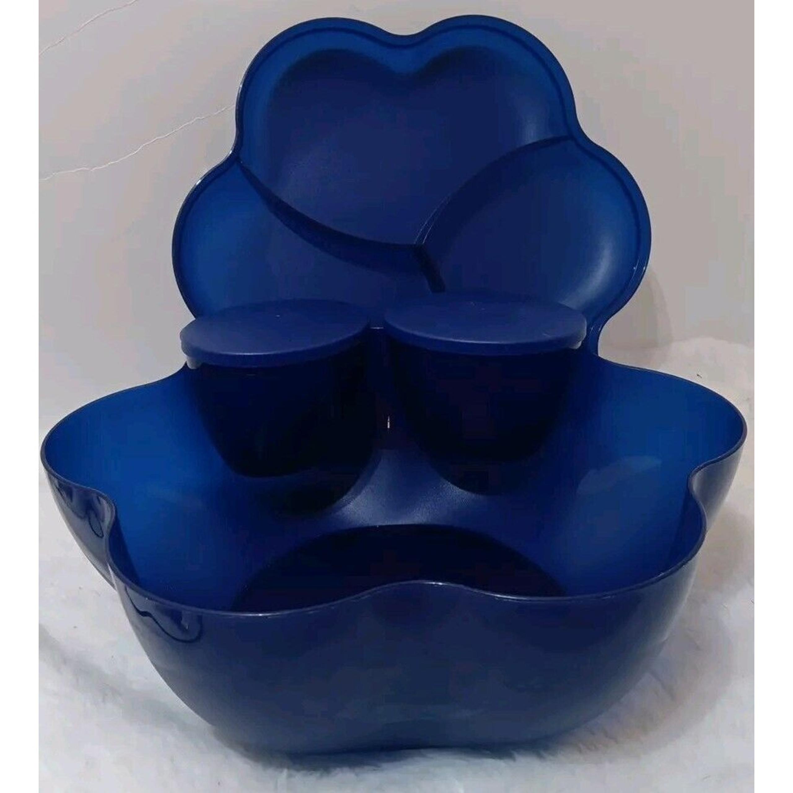 Tupperware Scalloped Salad Carrier Serving Bowl With 2 Dressing Bowls Blue