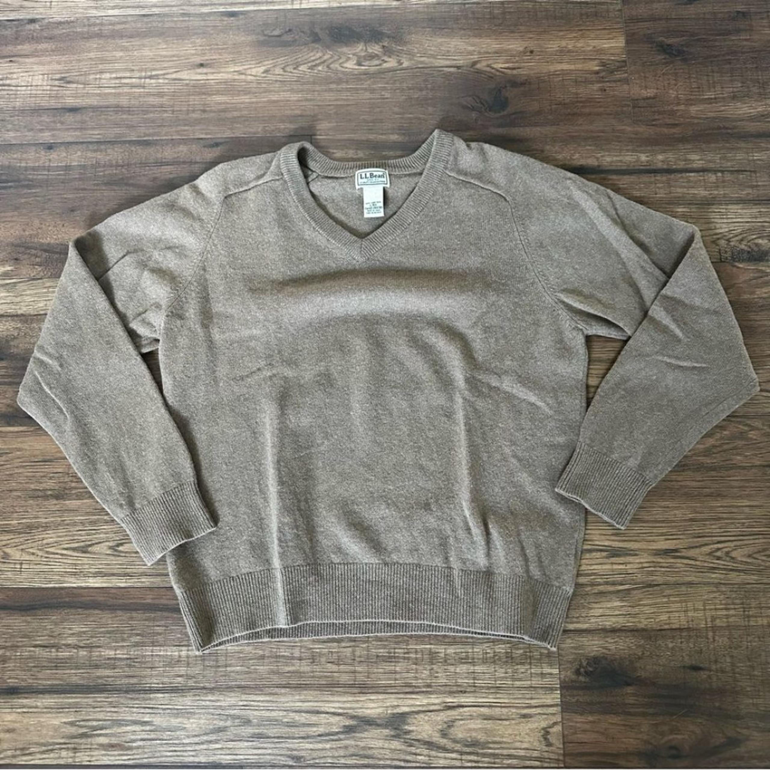 L.L. Bean Womens Brown V-Neck Sweater Classic Style 100% Lambs Wool EUC