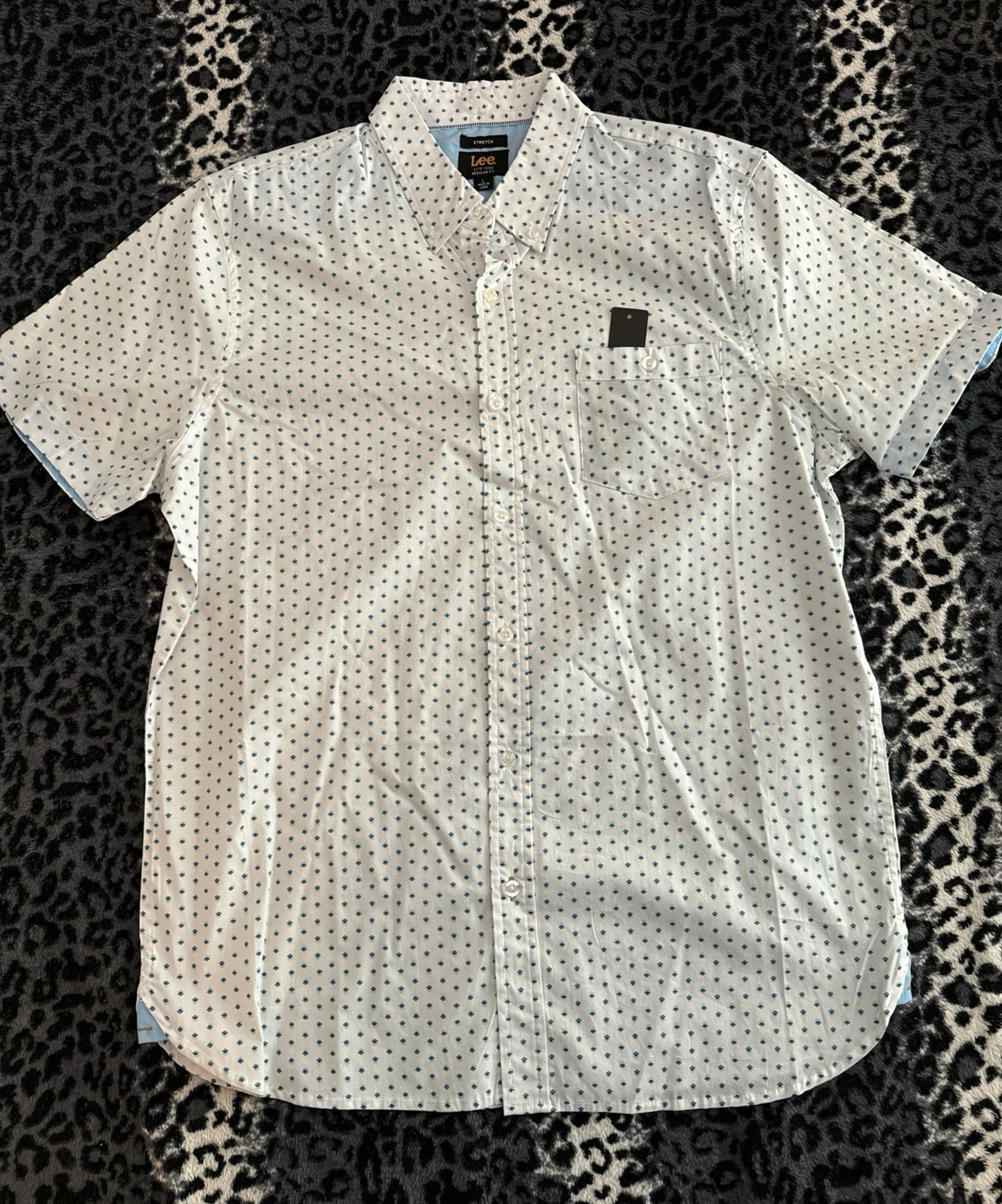 Lee Men’s Short Sleeve Button Shirt  Size L