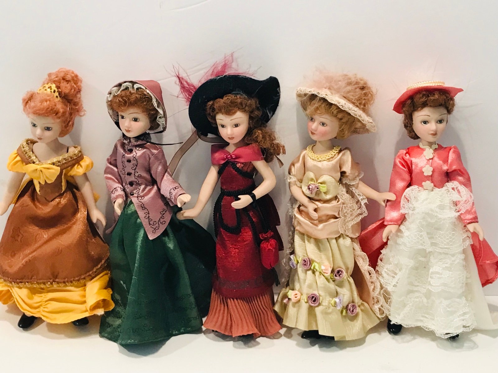 Set of 5 Collectible DeAgostini Porcelain Dolls “ Ladies of Era” 8” Very Rare .