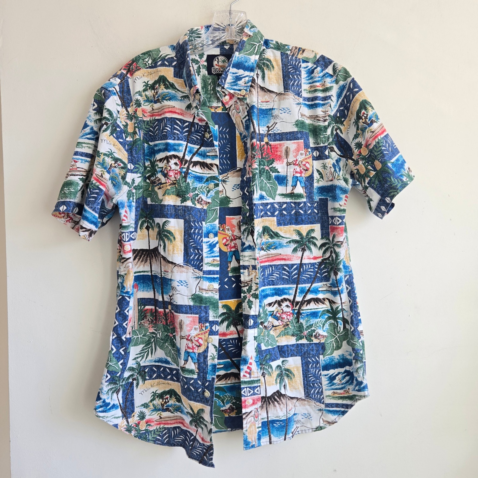 RARE Reyn Spooner Medium Santa Mele Kalikimaka 2018 Hawaiian Christmas Button
