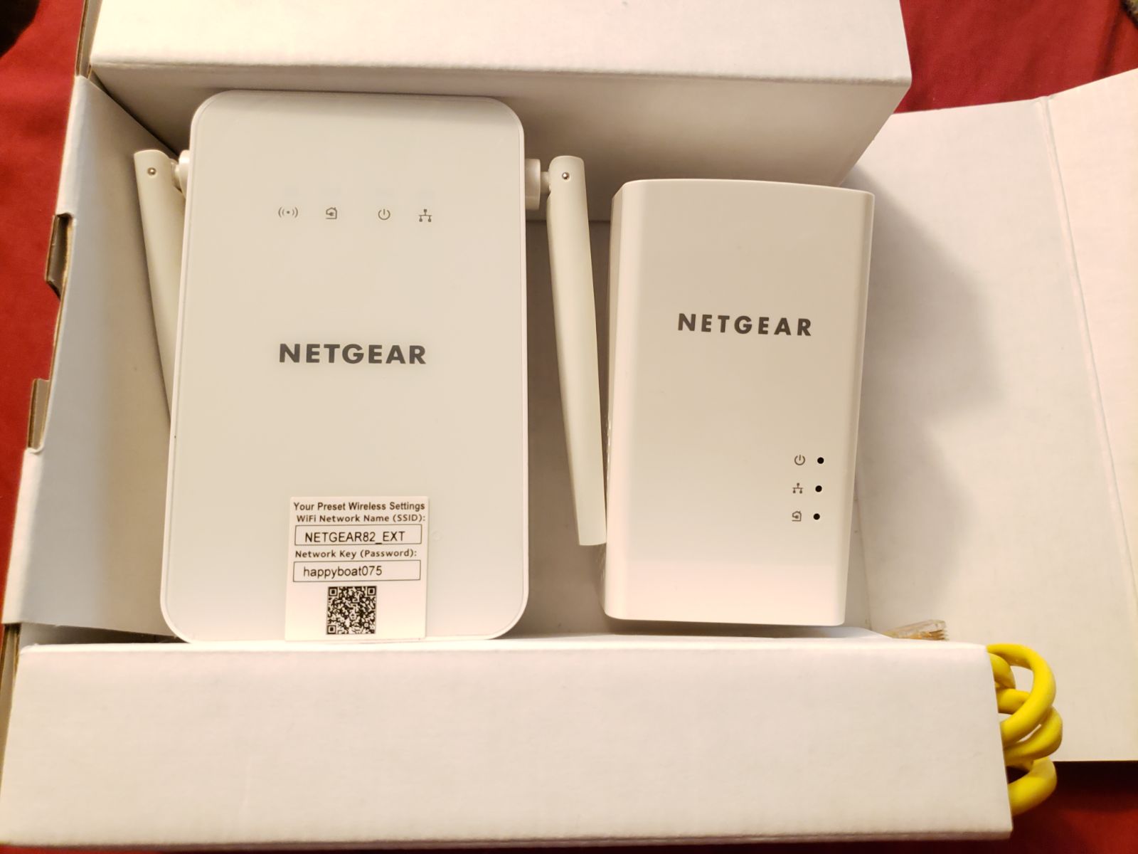 NETGEAR WiFi Extender PLW1000V2 NEW