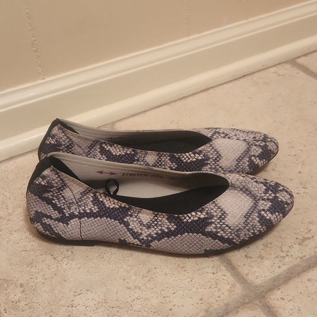 Skechers Women's Stretch Fit Slip-on Gray & Black Snakeskin-Print Flats Size 8