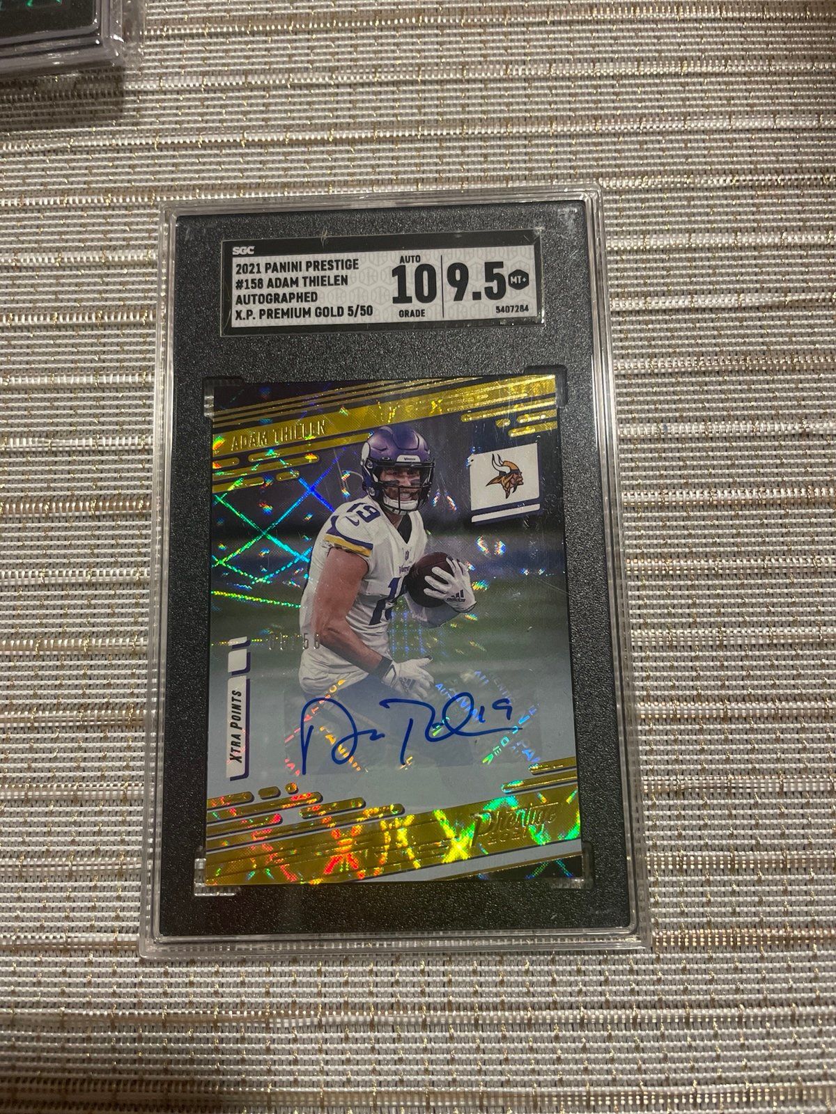 Adam Thielen gold autograph /50