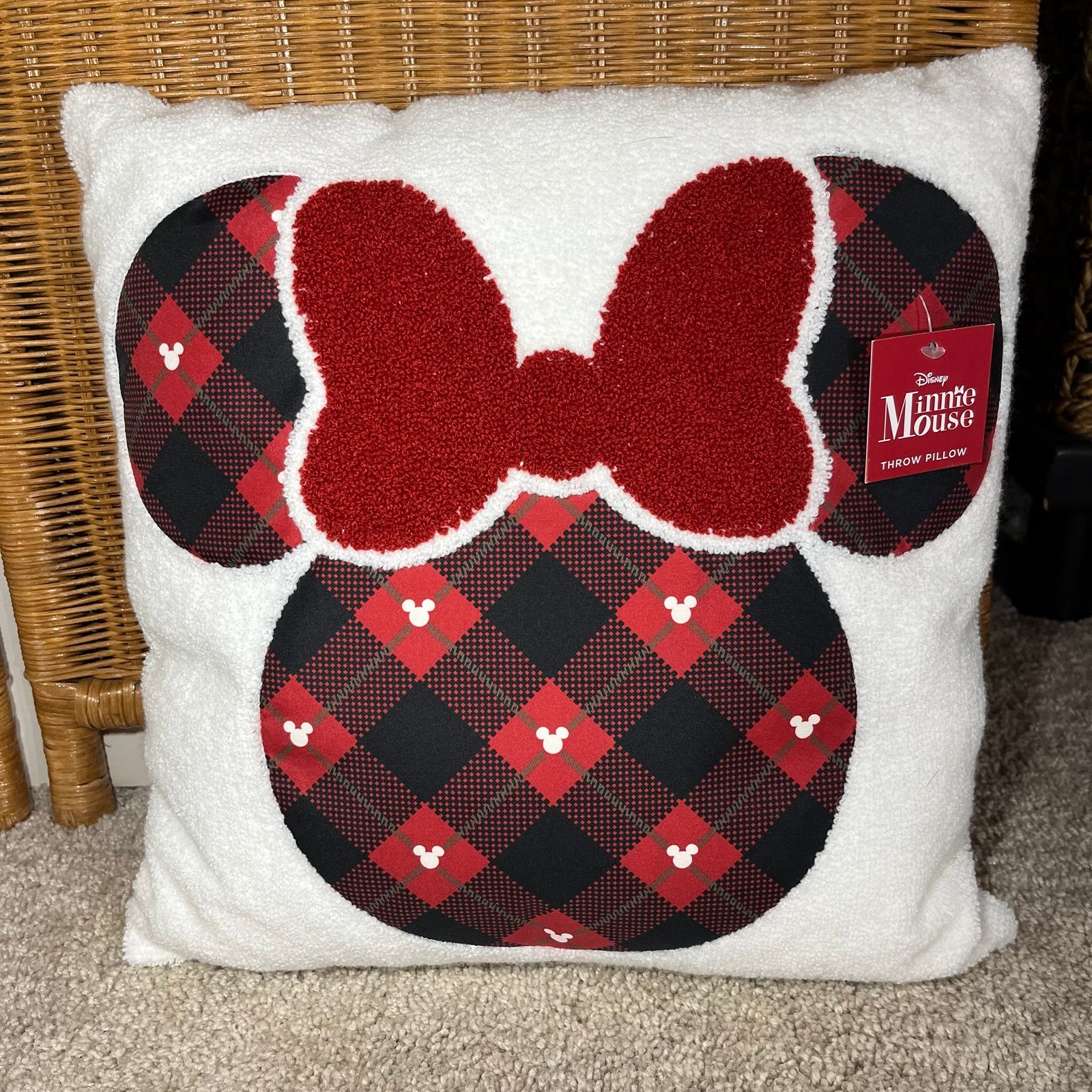 minnie mouse throw pillow