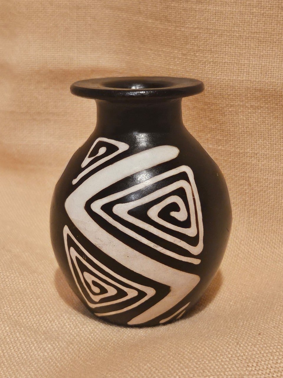 Peruvian Chulucanas Pottery Art Vase Clay Handmade Signed