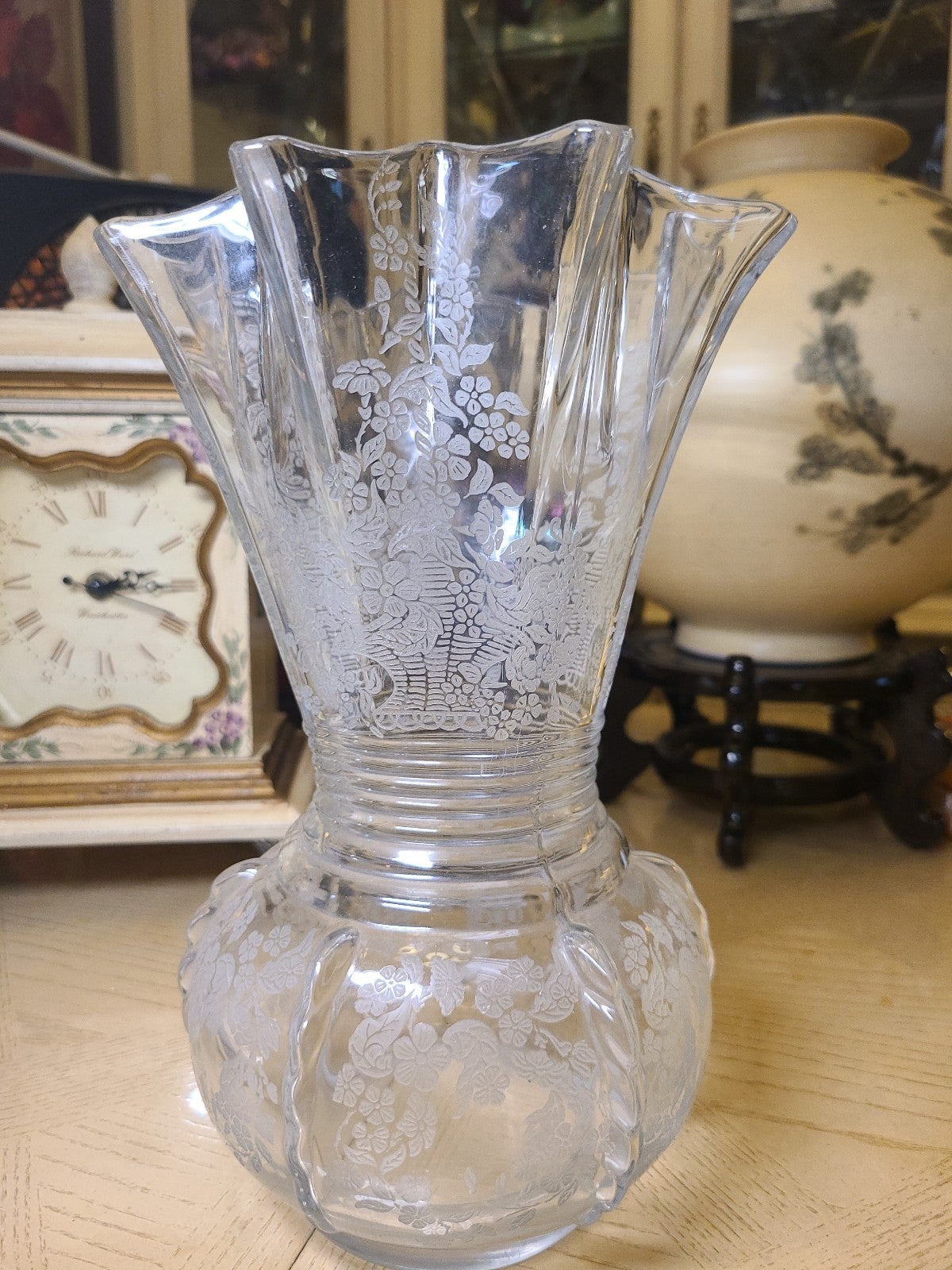CA. 1935 Viking Radiance Vase Etched & Crimped 10