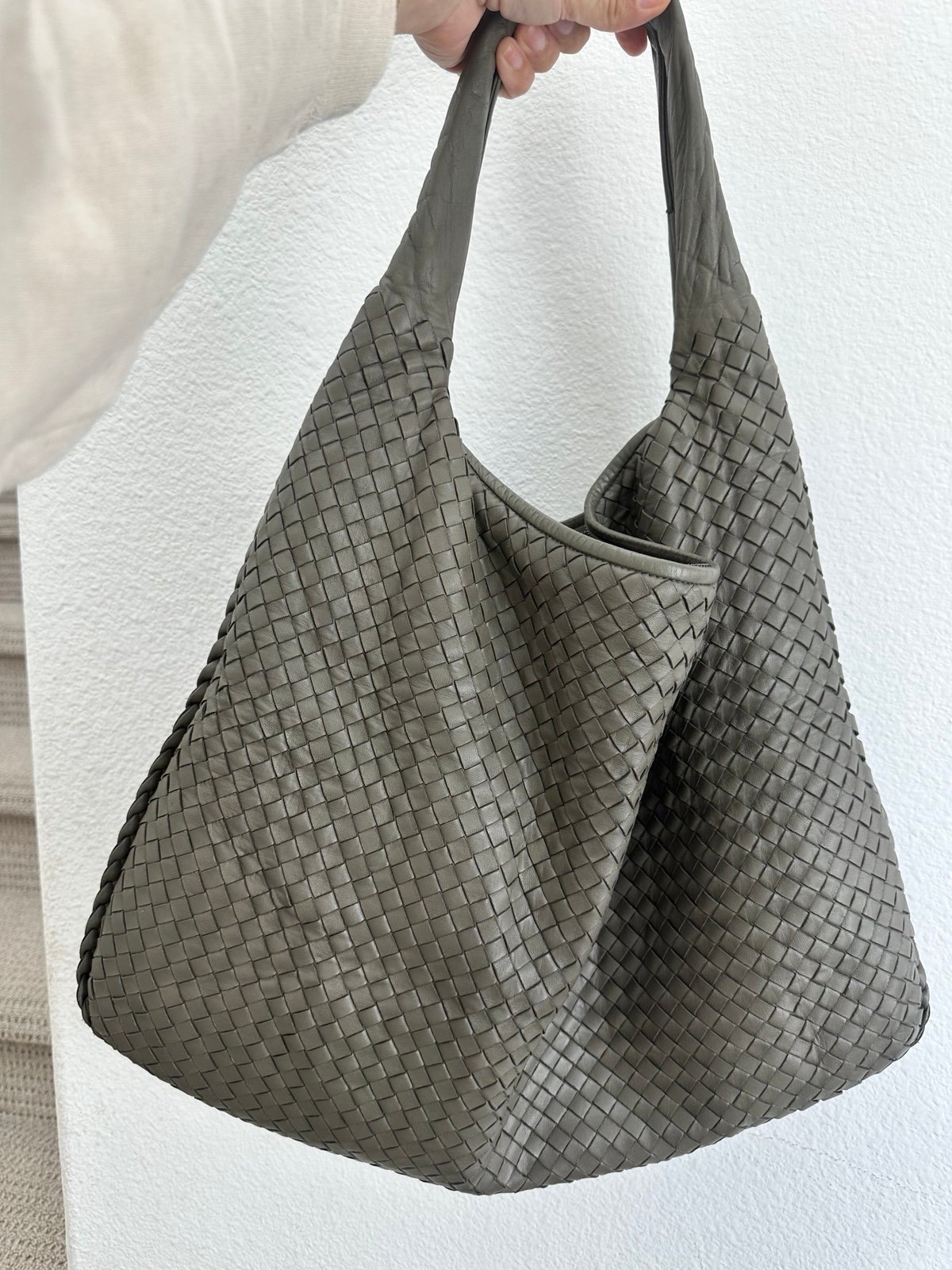 Bag Veneta jumbo hobo intrecciato grey/sage