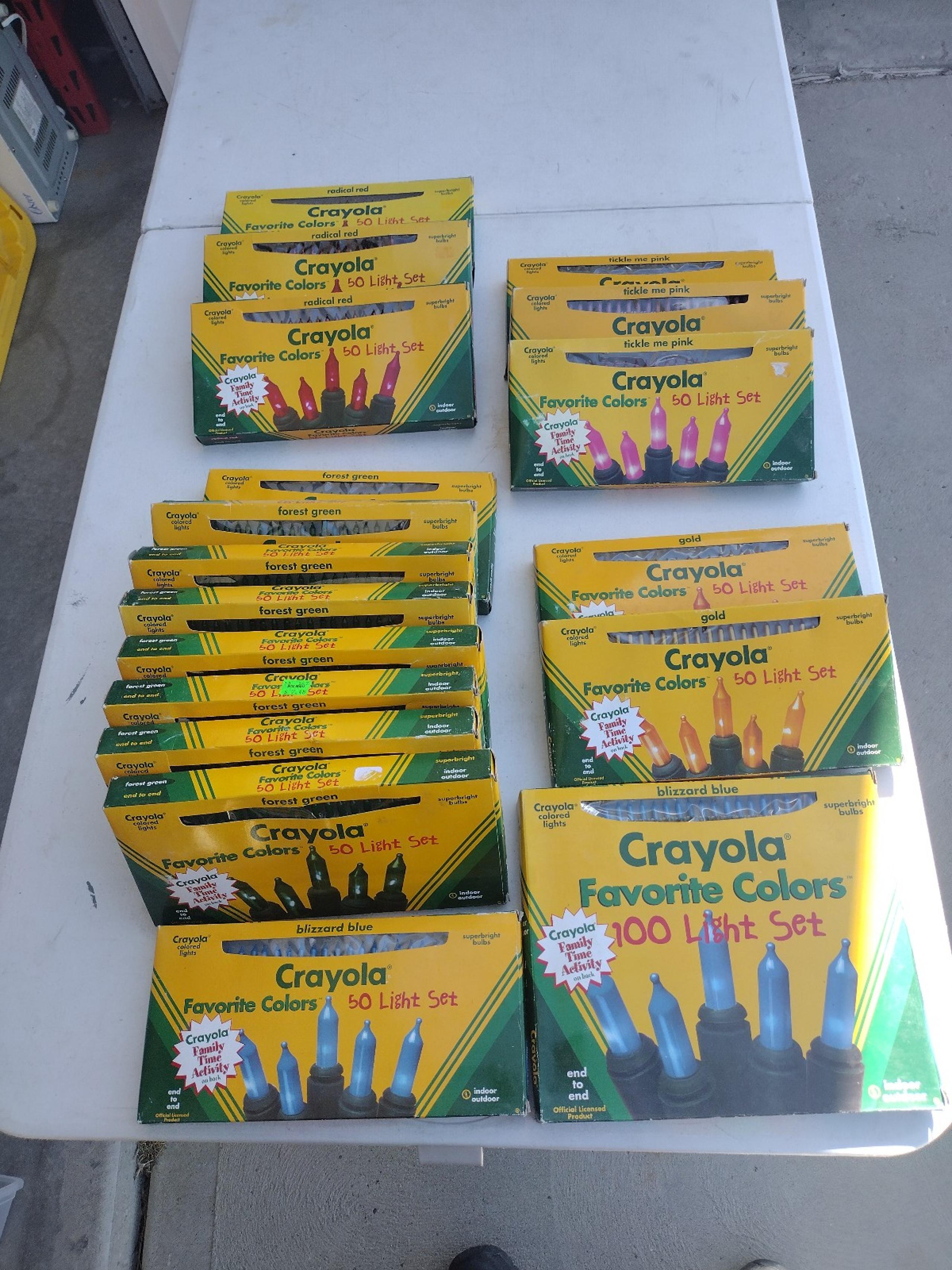 Crayola Christmas light set lot of 18 ( 950 lights) green gold blue pink red NEW