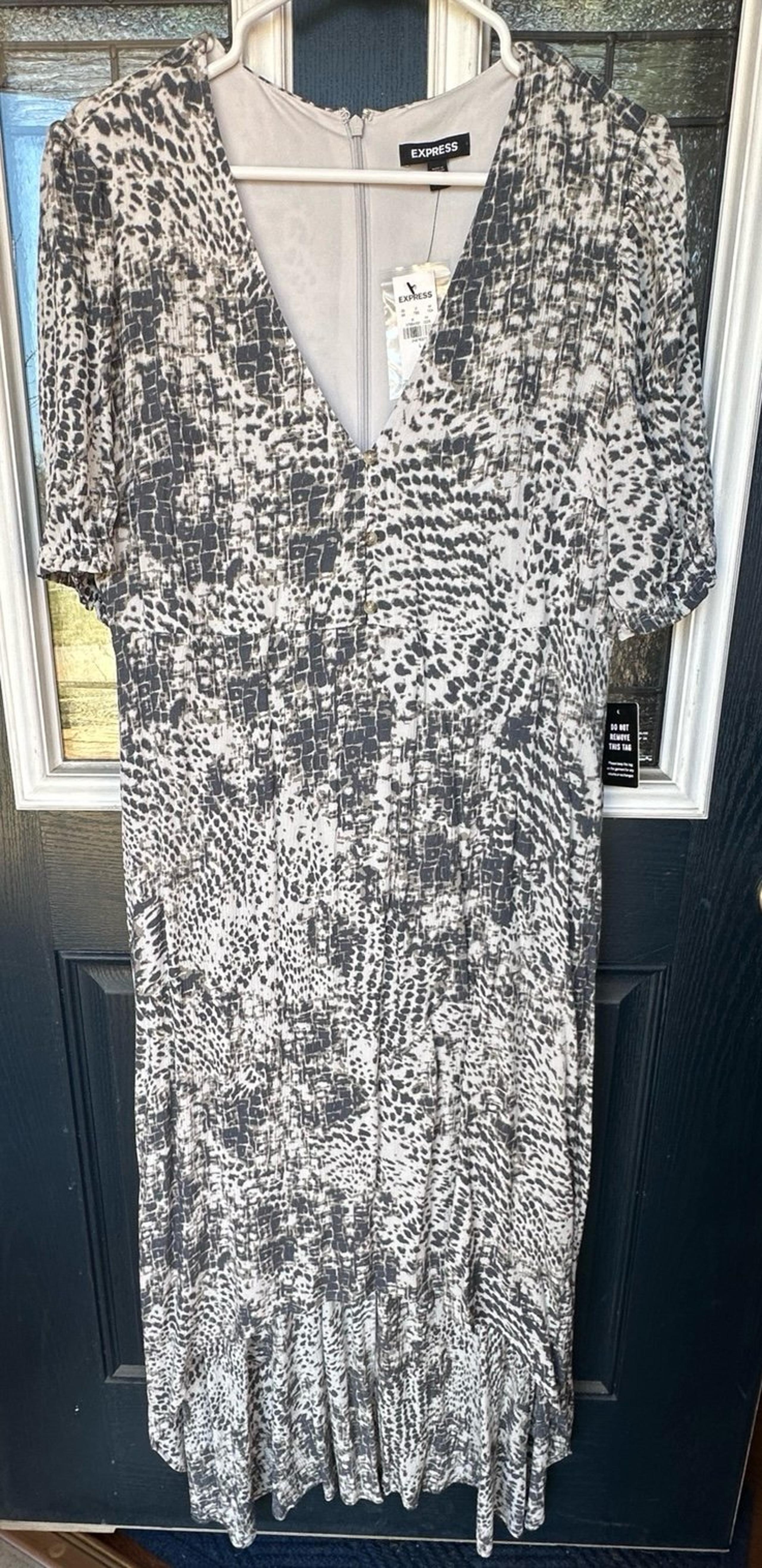 Women’s Express dress (L)