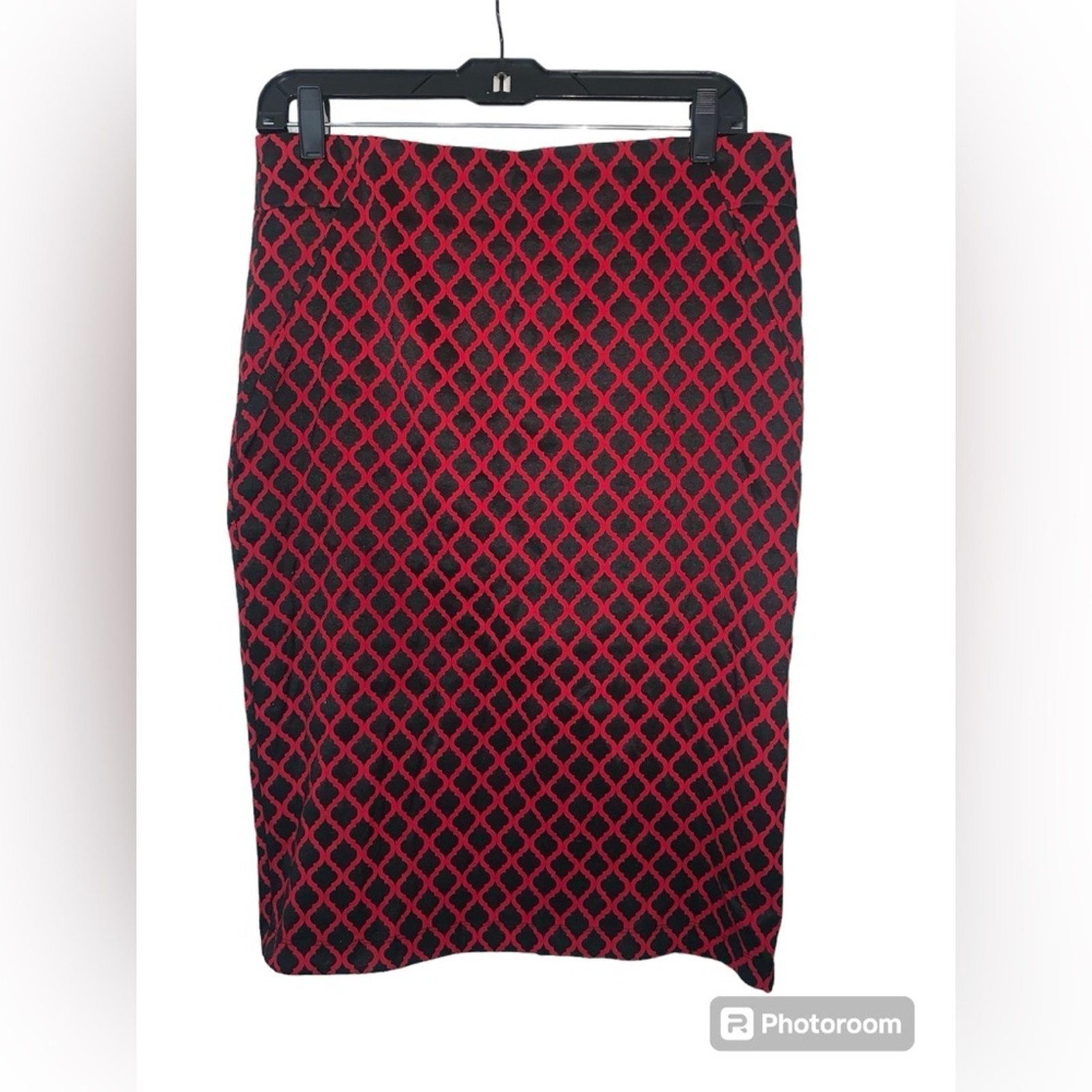 Soho Apparel LTD Red And Black Stretch Knit Pencil Skirt Size Medium
