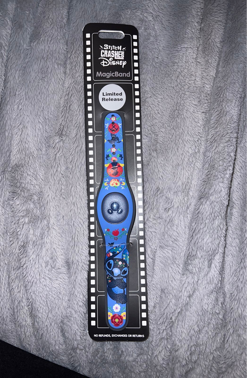 stitch crashes Disney snow white magicband
