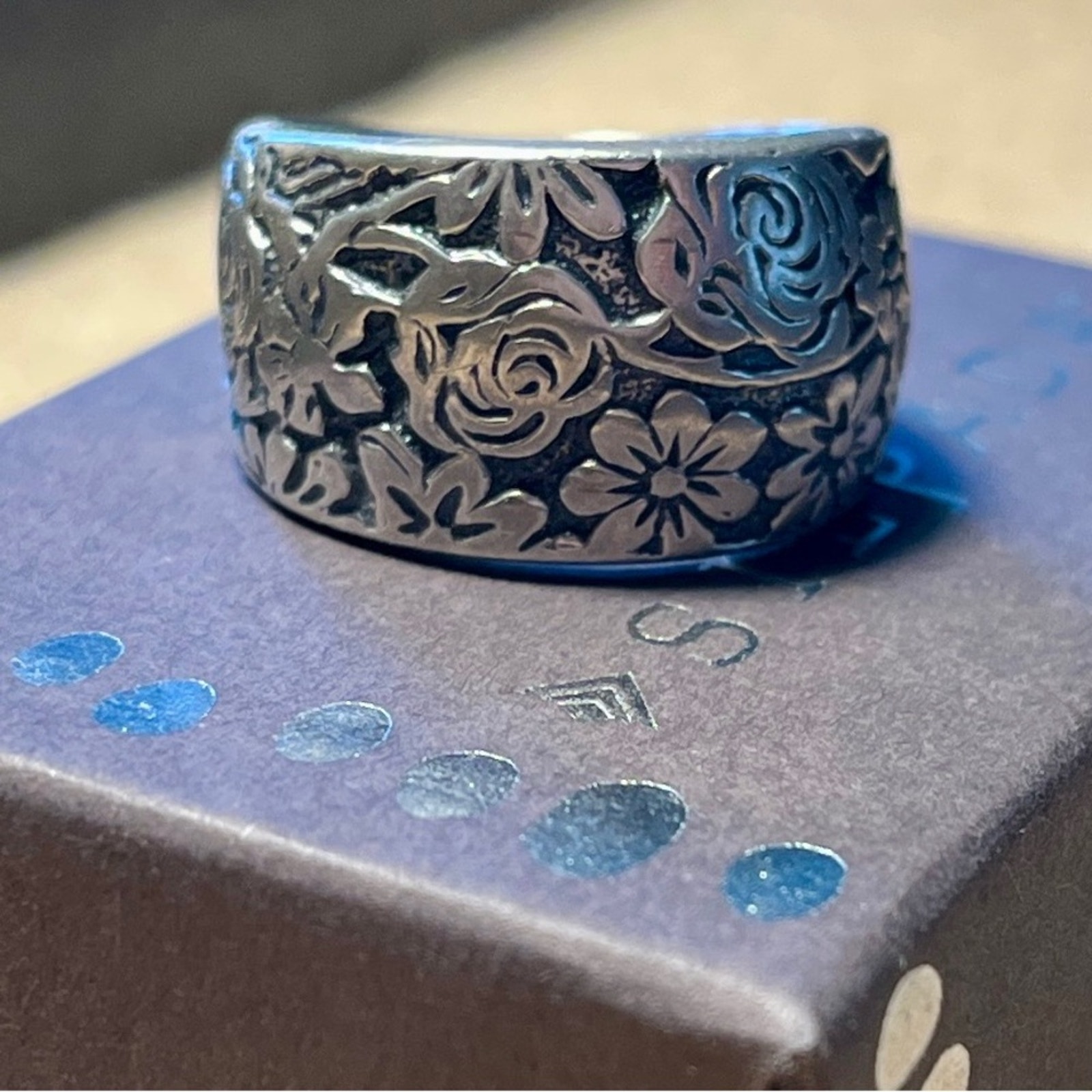 Silpada Etched Flowers Band Ring