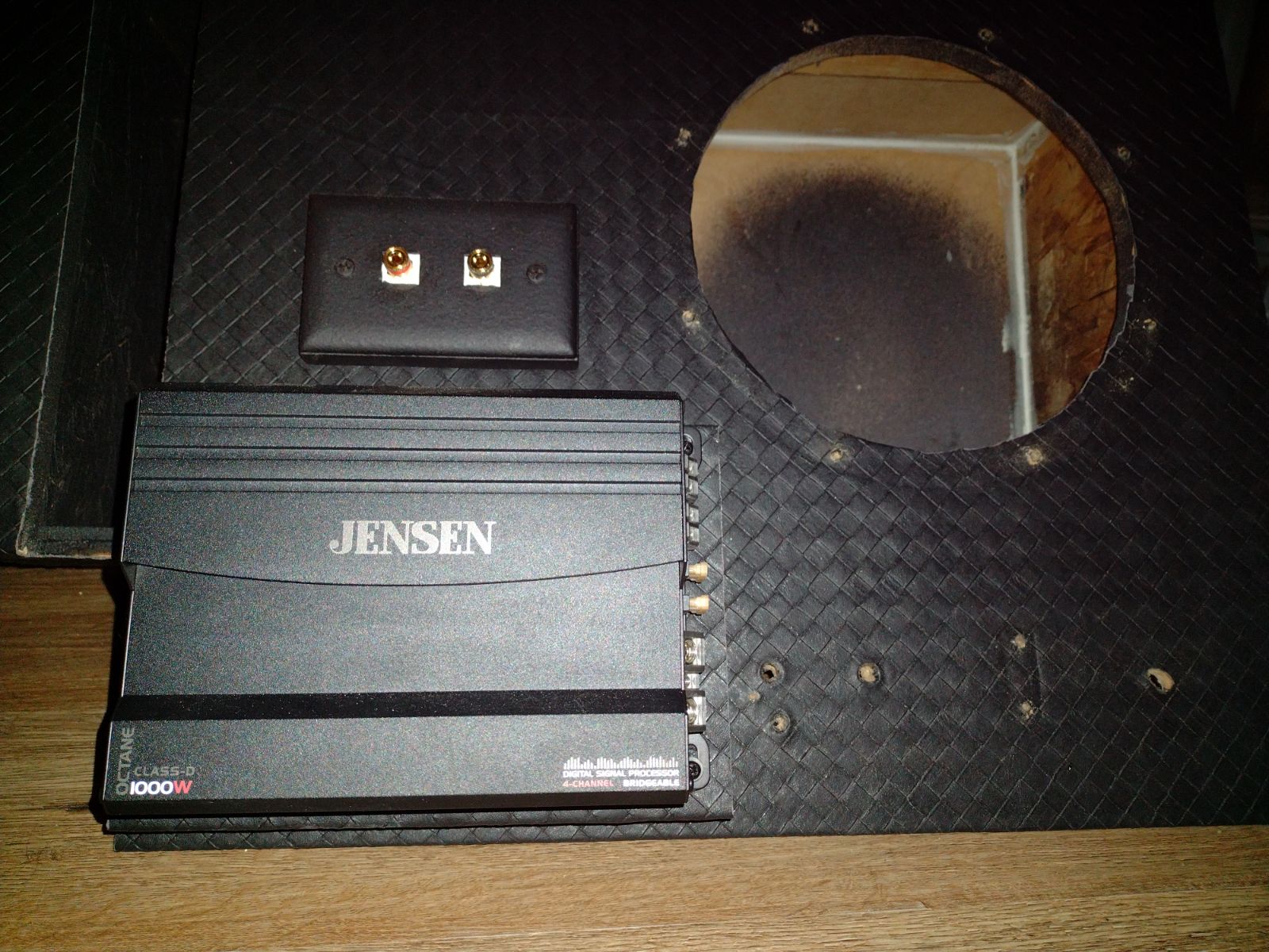 Jensen GSP 1000w Digital MOSFET Amplifier with 10 Ported Subwoofer enclosure