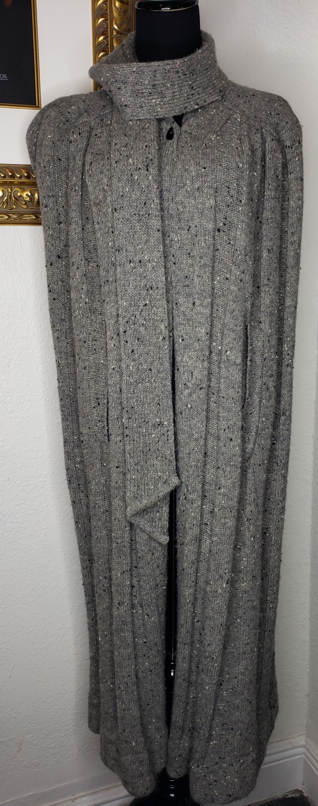 VTG 1970s Grey Wool Womens Long Winter Cape One Button Built In Scarf Size 10