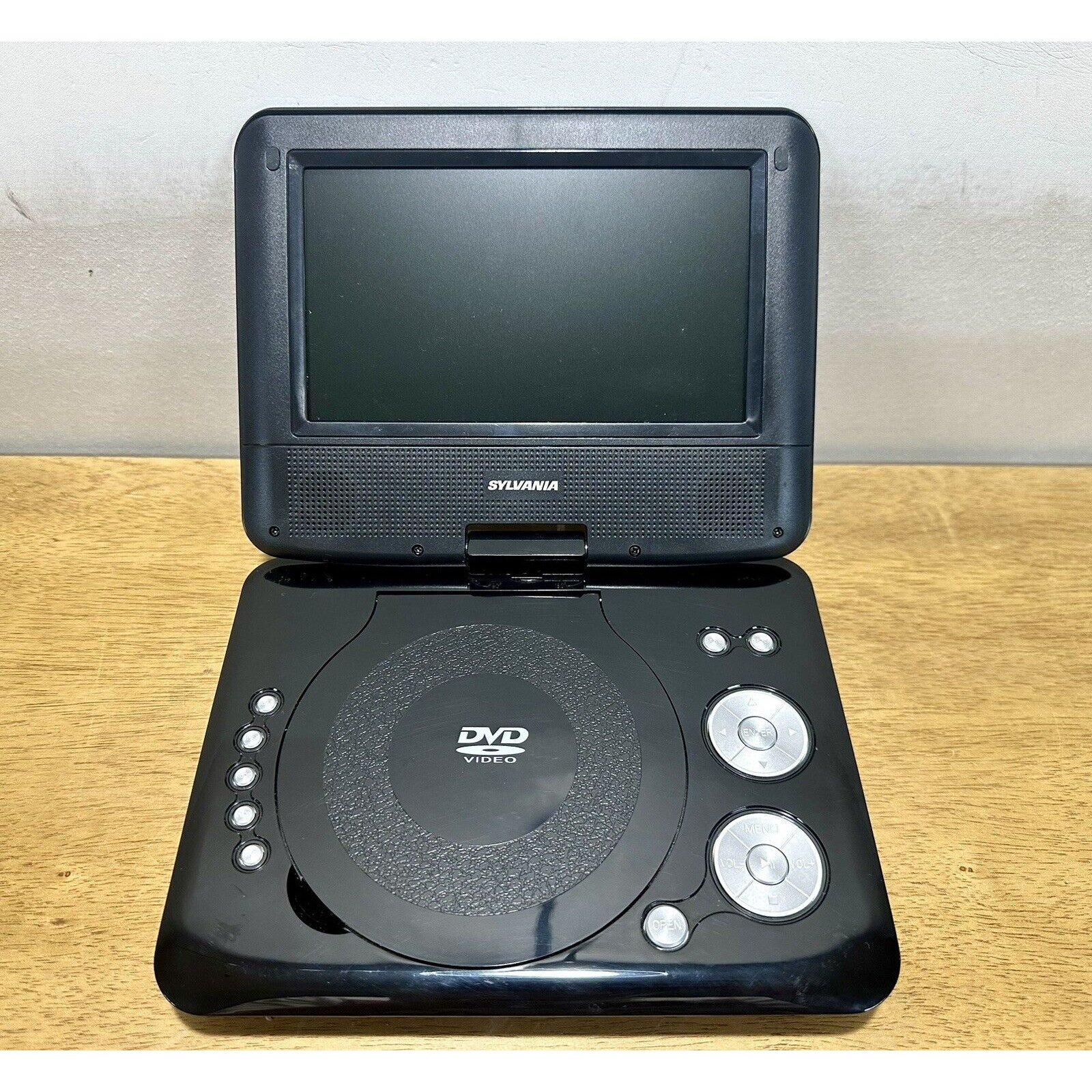 Sylvania Portable DVD Player SDVD7014 Black 7-Inch SDVD7014 Tested No Charger