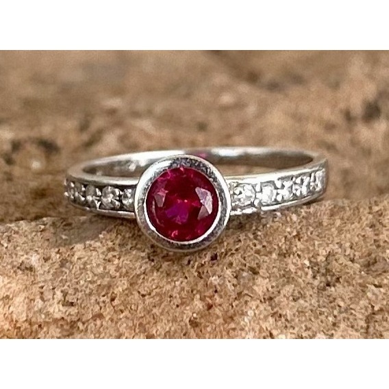 Women's 925 Sterling Silver Ruby & White Topaz ring size 6